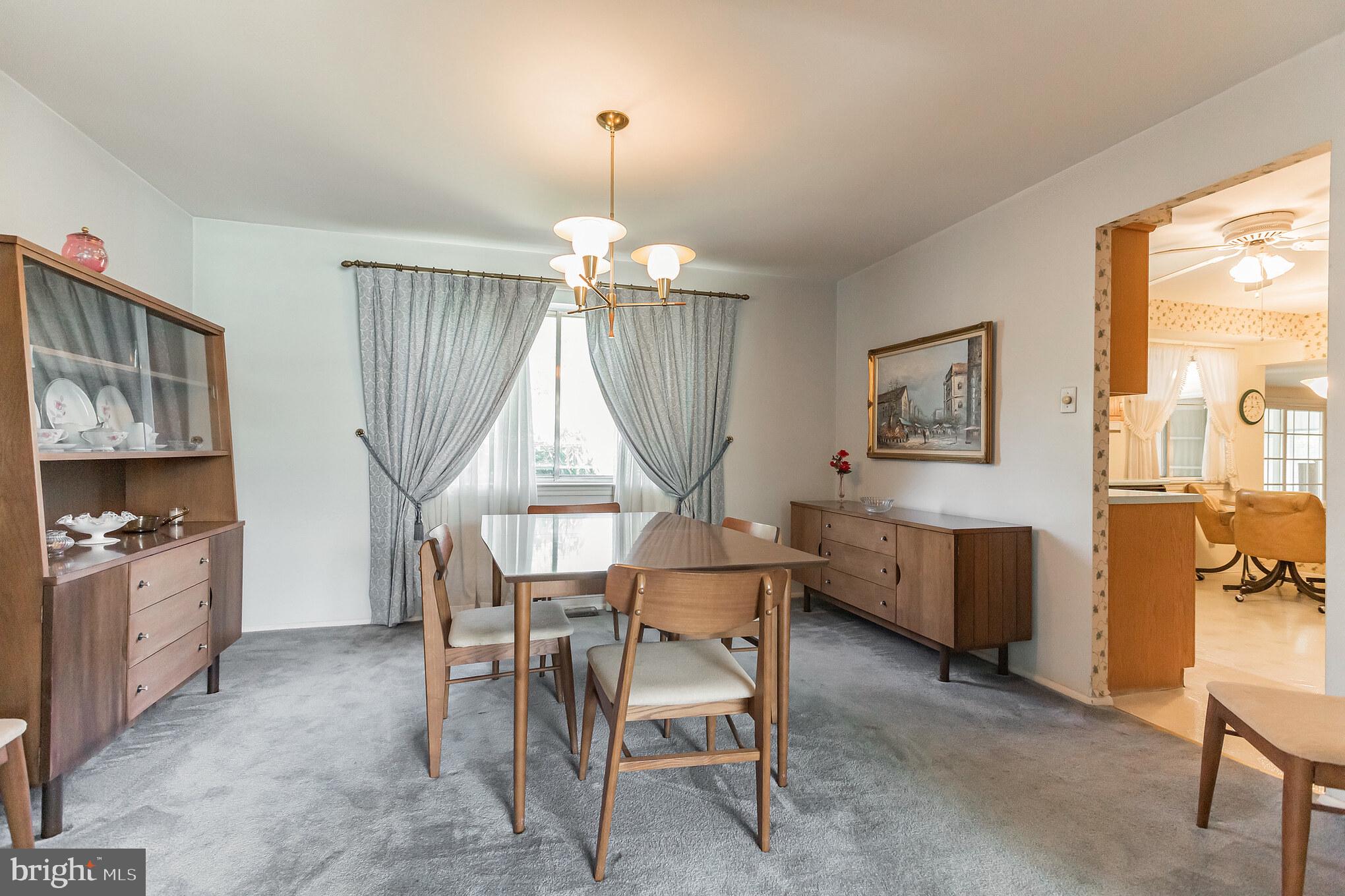 9 Locust Grove Road Cherry Hill, NJ 08003 - Photo 8 of 29 Love the fixture