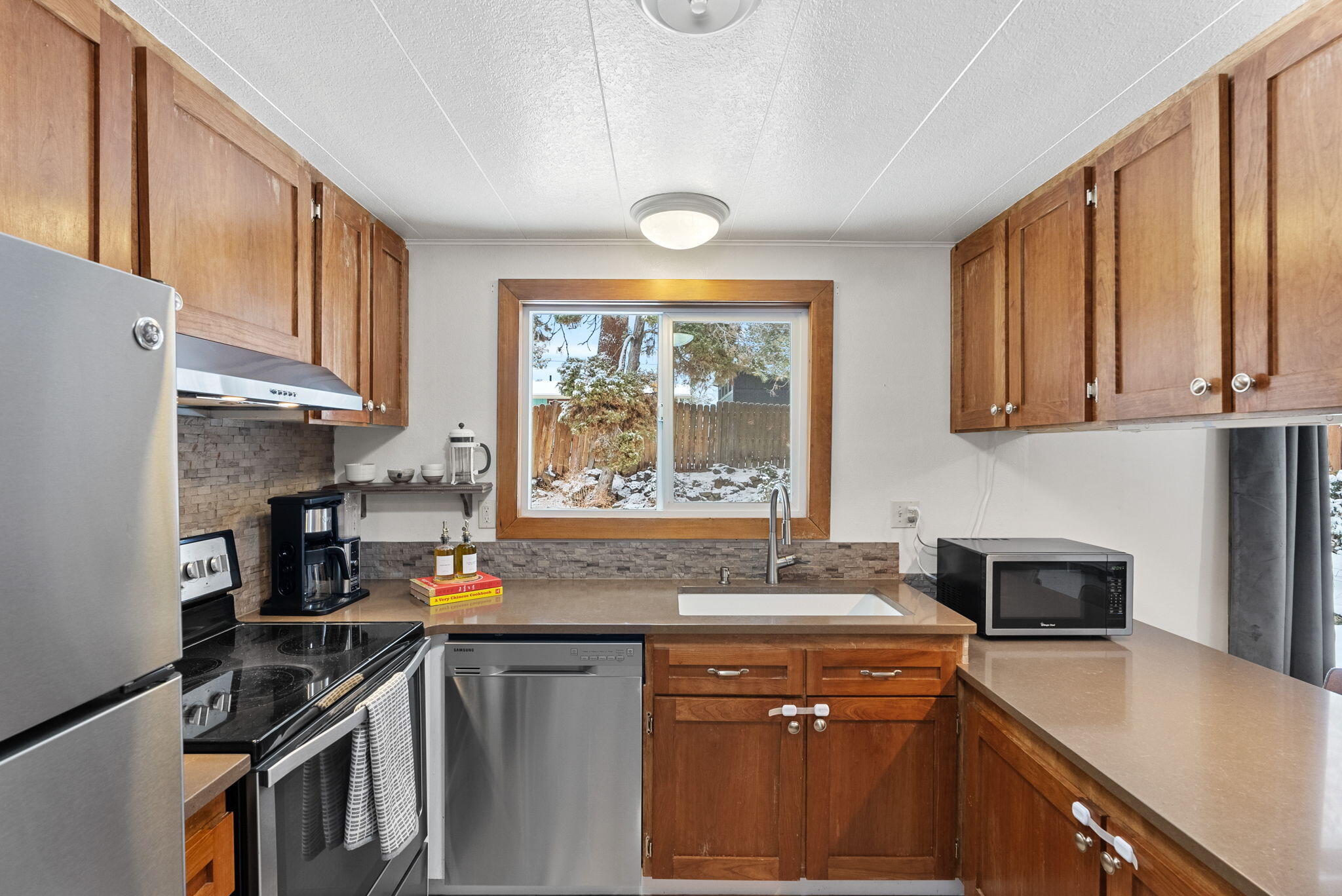 110 Southeast Craven Road Bend, OR 97702 - Photo 15 of 35 10-web-or-mls-Riley Visuals-10