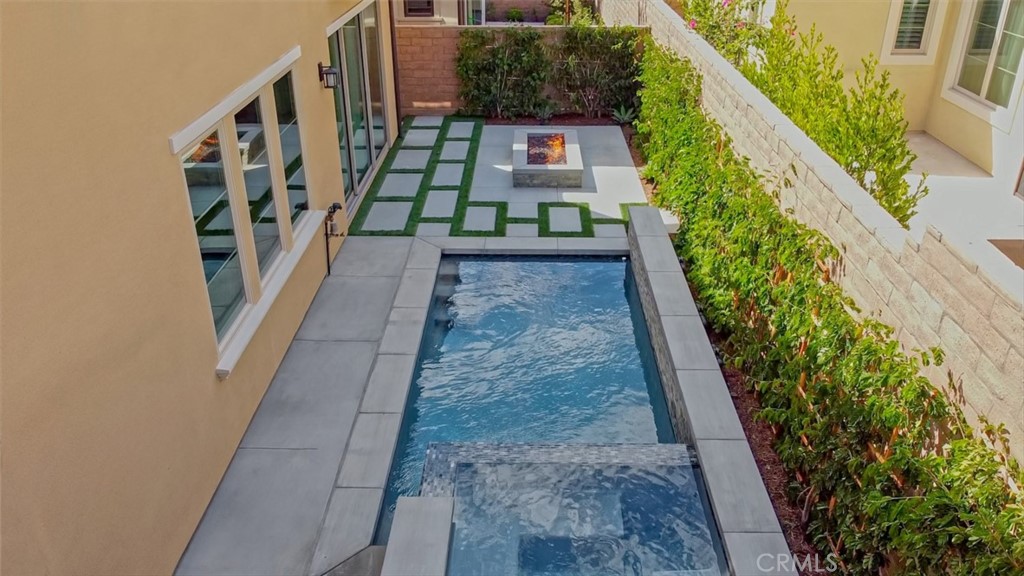 65 Rockinghorse Irvine, CA 92602 - Photo 35 of 51 a balcony with lots of green space
