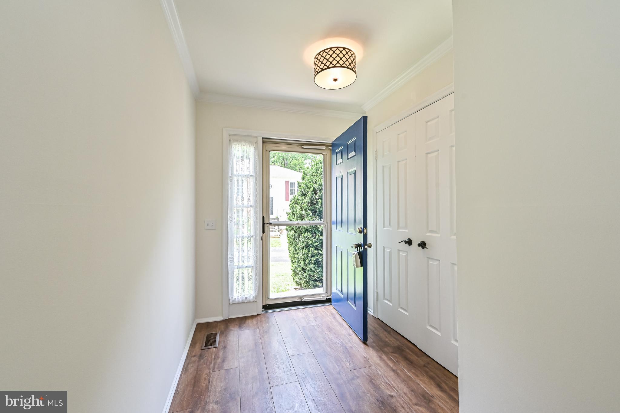 10546 Reed's Landing Circle Burke, VA 22015 - Photo 6 of 54