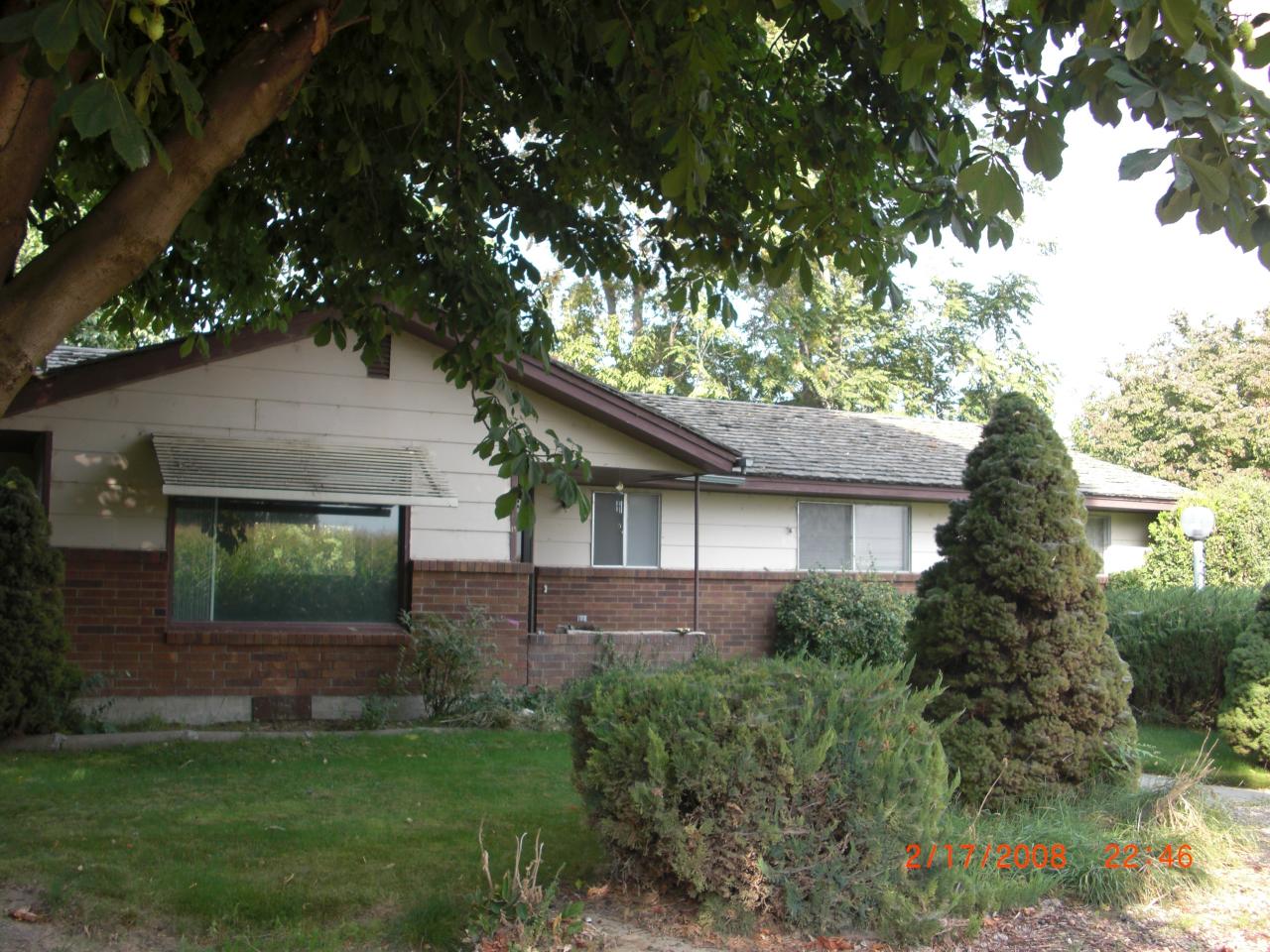 550 Wellner Road Outlook, WA 98938 - Photo 2 of 4 a front view of a house with a garden