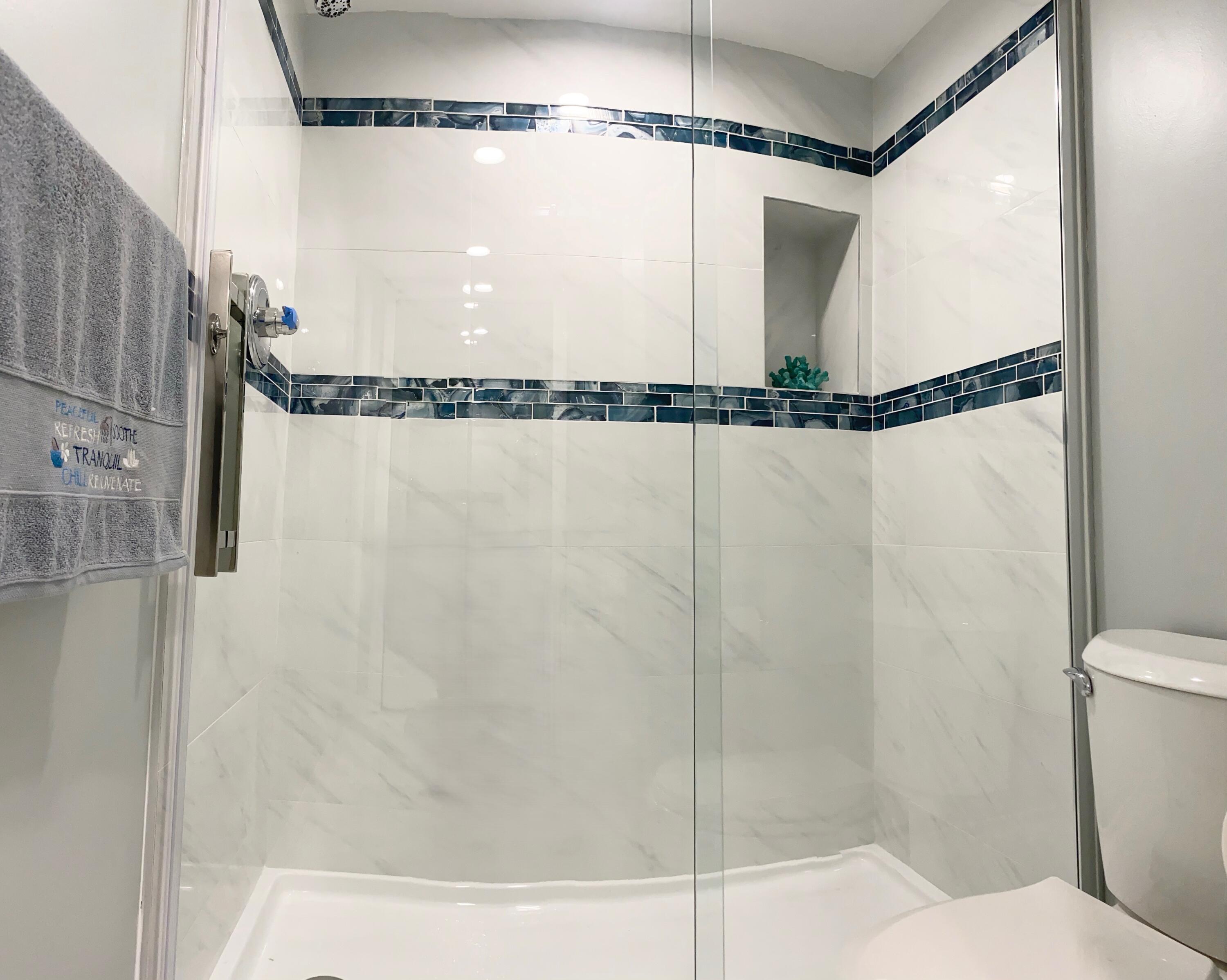 859 Jeffery Street, Unit 311 Boca Raton, FL 33487 - Photo 15 of 32 a bathroom with a shower and a bathtub