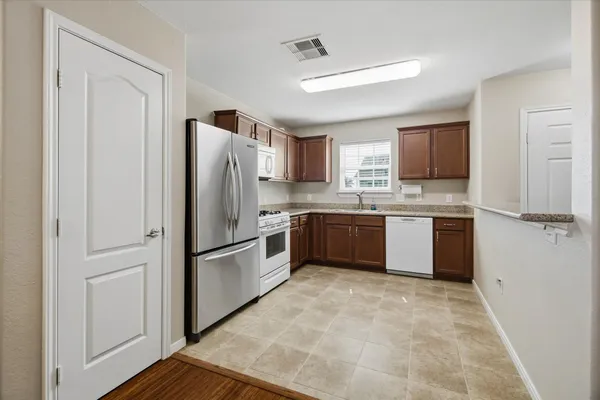 $2,500 | 1618 Bayou Shore Drive, Galveston, TX 77551