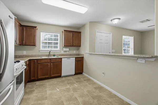 $2,500 | 1618 Bayou Shore Drive, Galveston, TX 77551