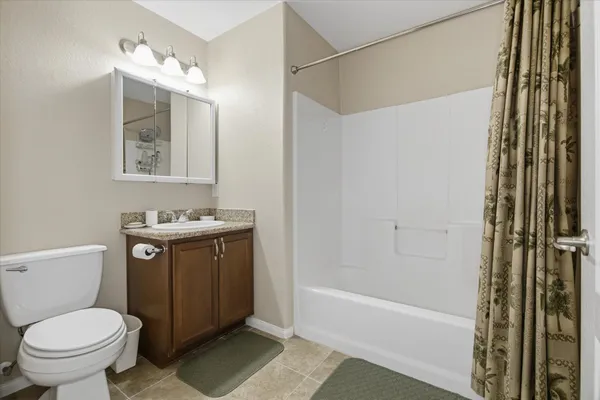 $2,500 | 1618 Bayou Shore Drive, Galveston, TX 77551