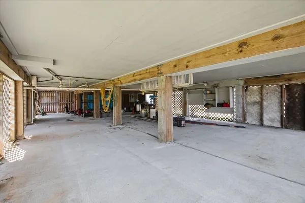 $2,500 | 1618 Bayou Shore Drive, Galveston, TX 77551