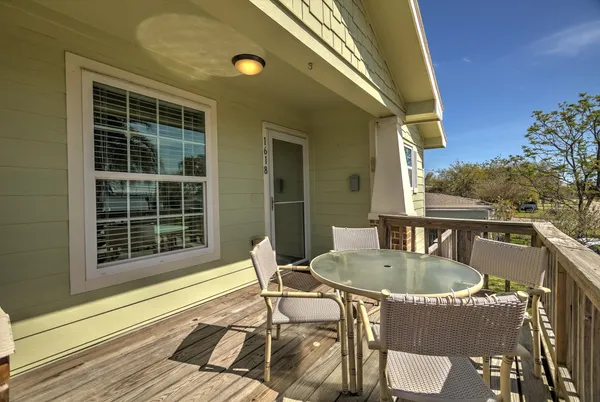 $2,500 | 1618 Bayou Shore Drive, Galveston, TX 77551