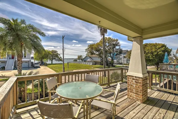 $2,500 | 1618 Bayou Shore Drive, Galveston, TX 77551