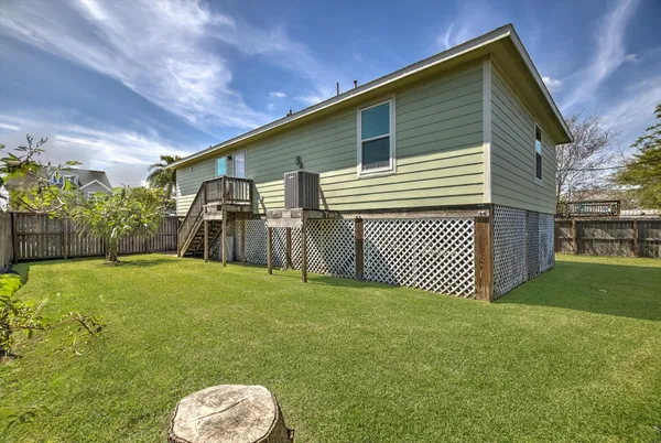 $2,500 | 1618 Bayou Shore Drive, Galveston, TX 77551