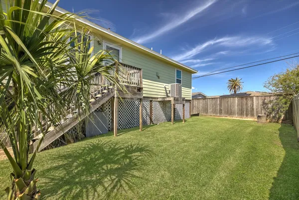 $2,500 | 1618 Bayou Shore Drive, Galveston, TX 77551