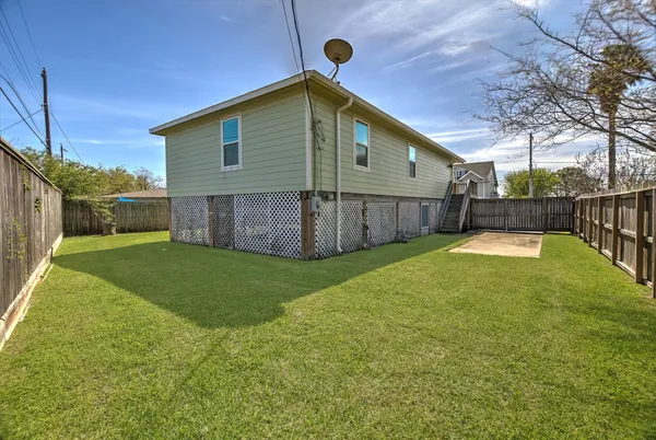 $2,500 | 1618 Bayou Shore Drive, Galveston, TX 77551