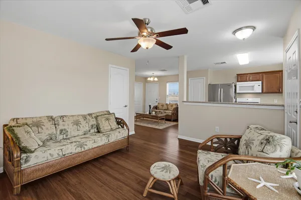 $2,500 | 1618 Bayou Shore Drive, Galveston, TX 77551