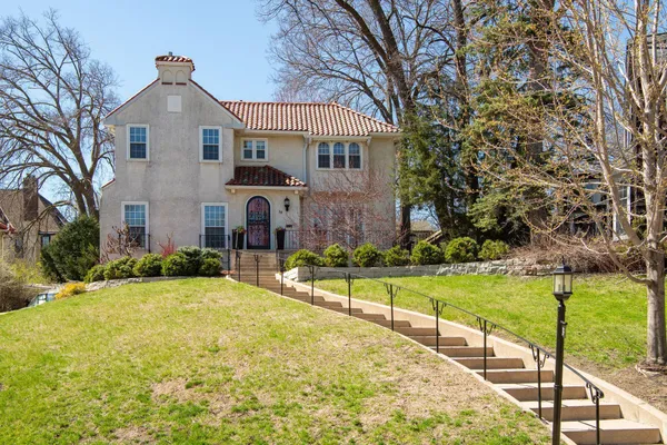 $1,095,000 | 38 West Minnehaha Parkway, Minneapolis, MN 55419