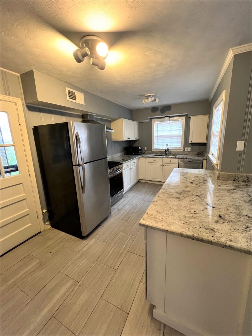 448 North White Station Road Memphis, TN 38120 - Photo 7 of 9 a kitchen with stainless steel appliances granite countertop a sink stove and refrigerator