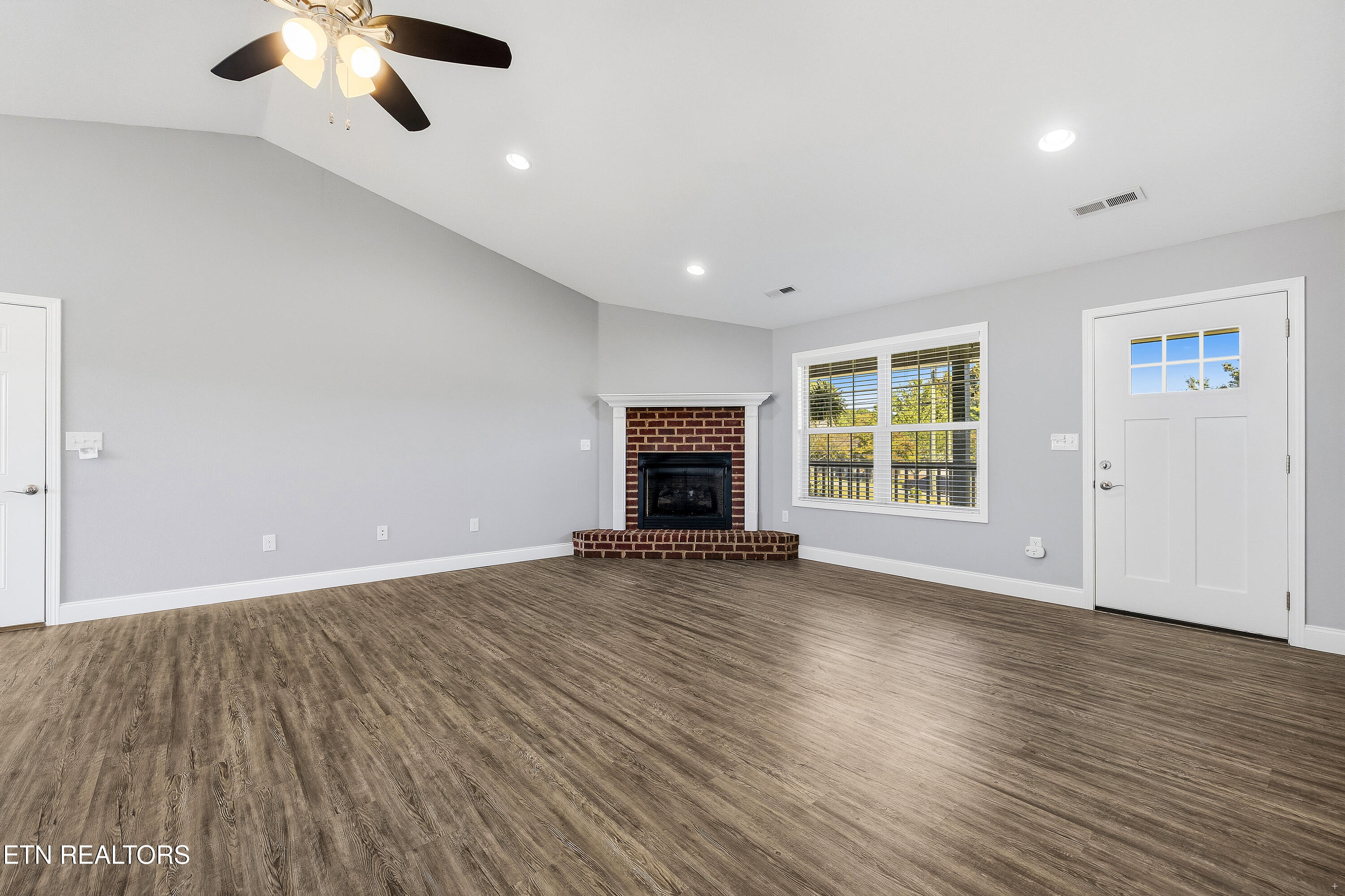 319 Ayers Road Kodak, TN 37764 - Photo 7 of 27 999-living room-family room