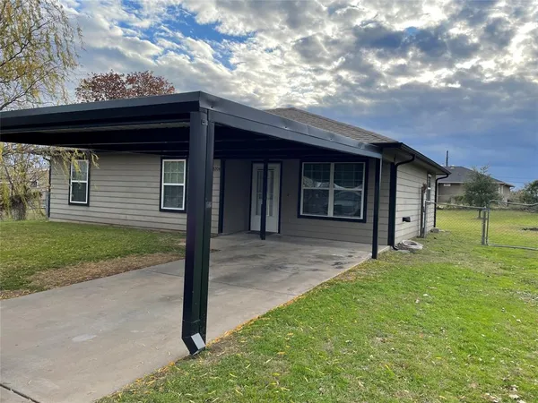 $1,600 | 3204 Highview Court, Granbury, TX 76049