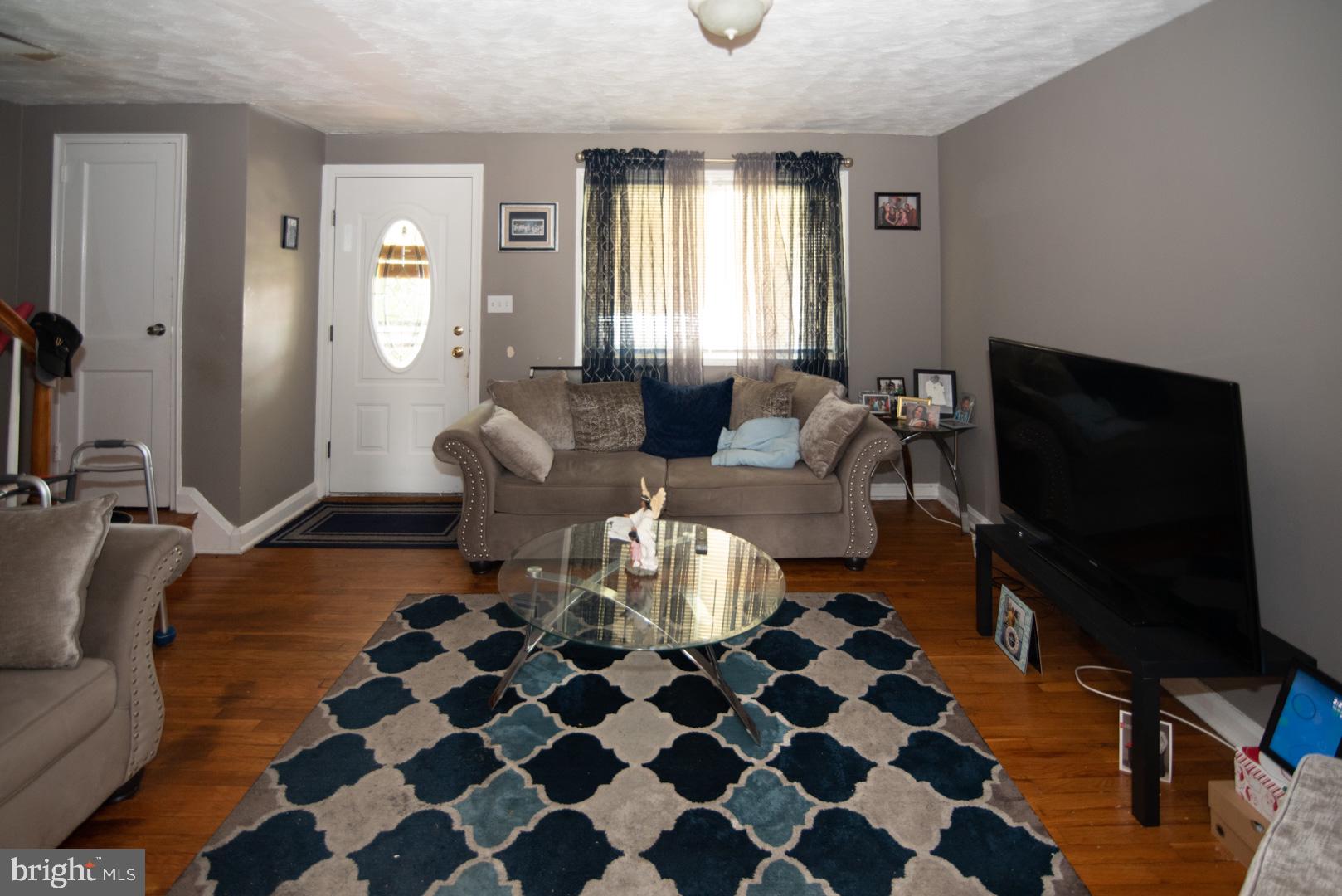 5433 Whitlock Road Baltimore, MD 21229 - Photo 2 of 28