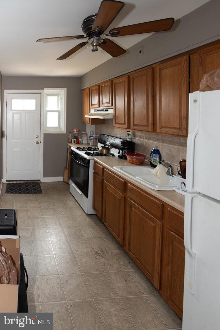 5433 Whitlock Road Baltimore, MD 21229 - Photo 4 of 28