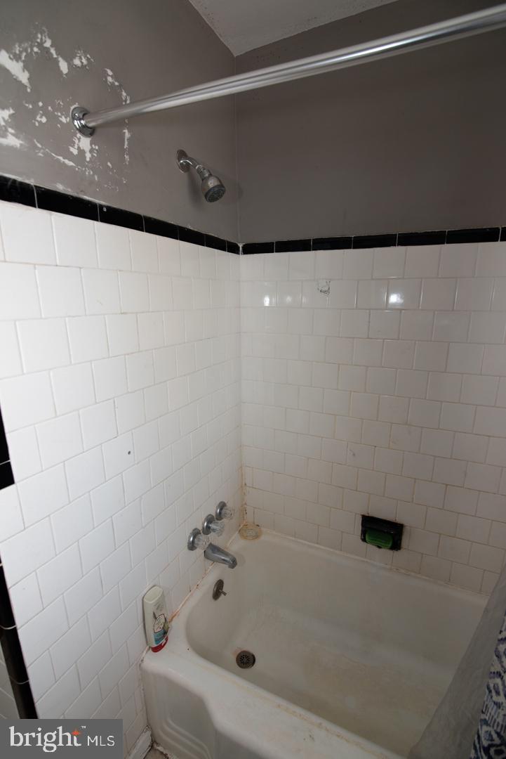 5433 Whitlock Road Baltimore, MD 21229 - Photo 7 of 28