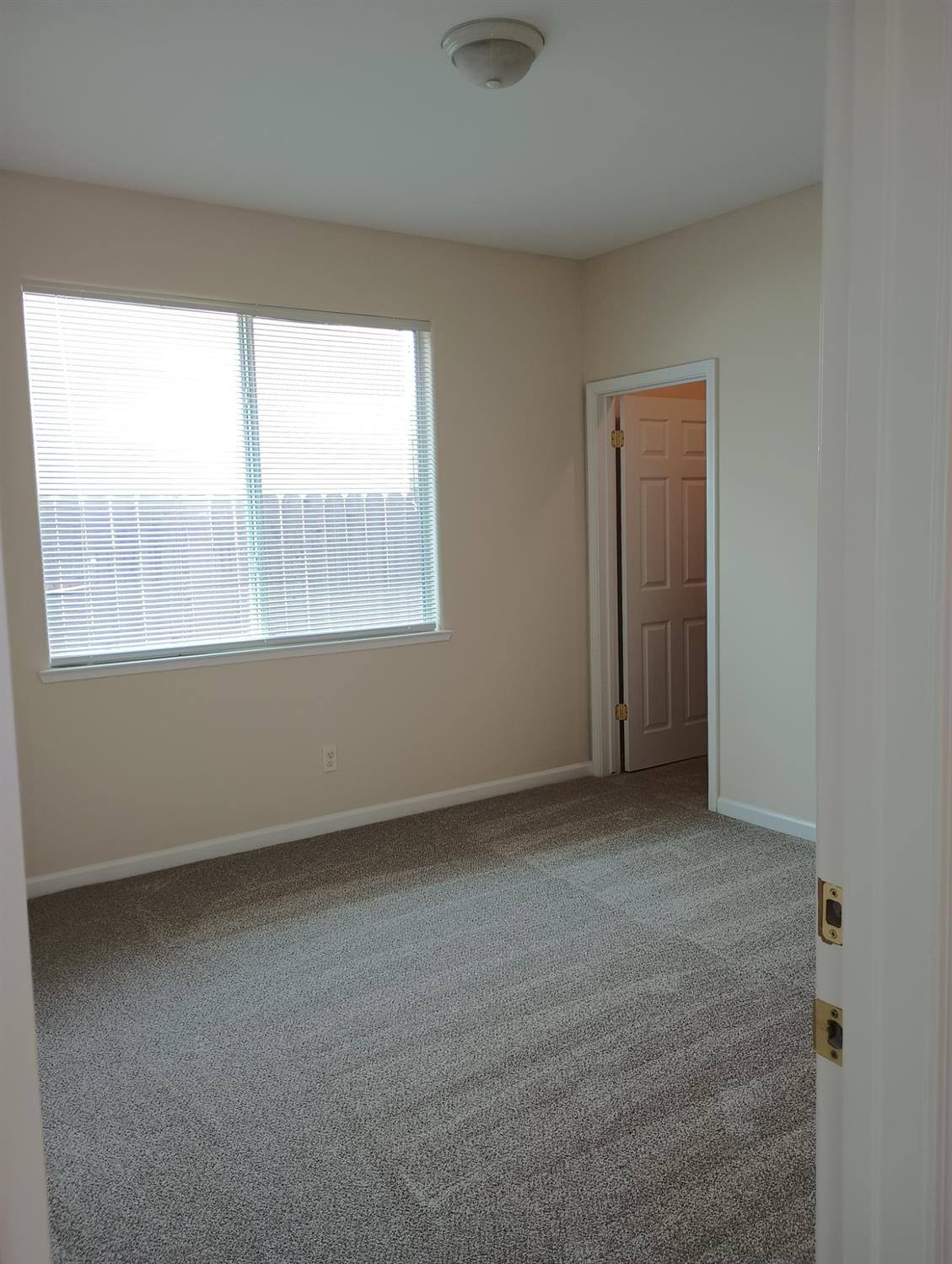 2979 Duncan Avenue Clovis, CA 93611 - Photo 13 of 27 an empty room with a window