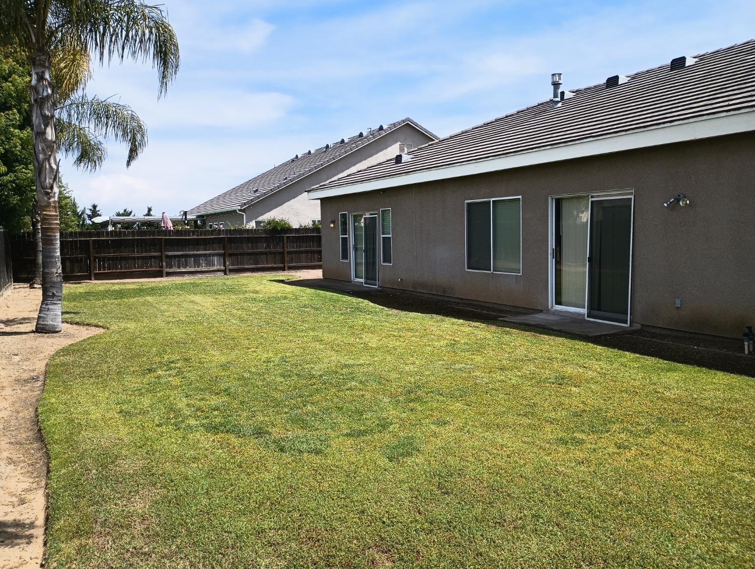2979 Duncan Avenue Clovis, CA 93611 - Photo 23 of 27 a view of a backyard of a house