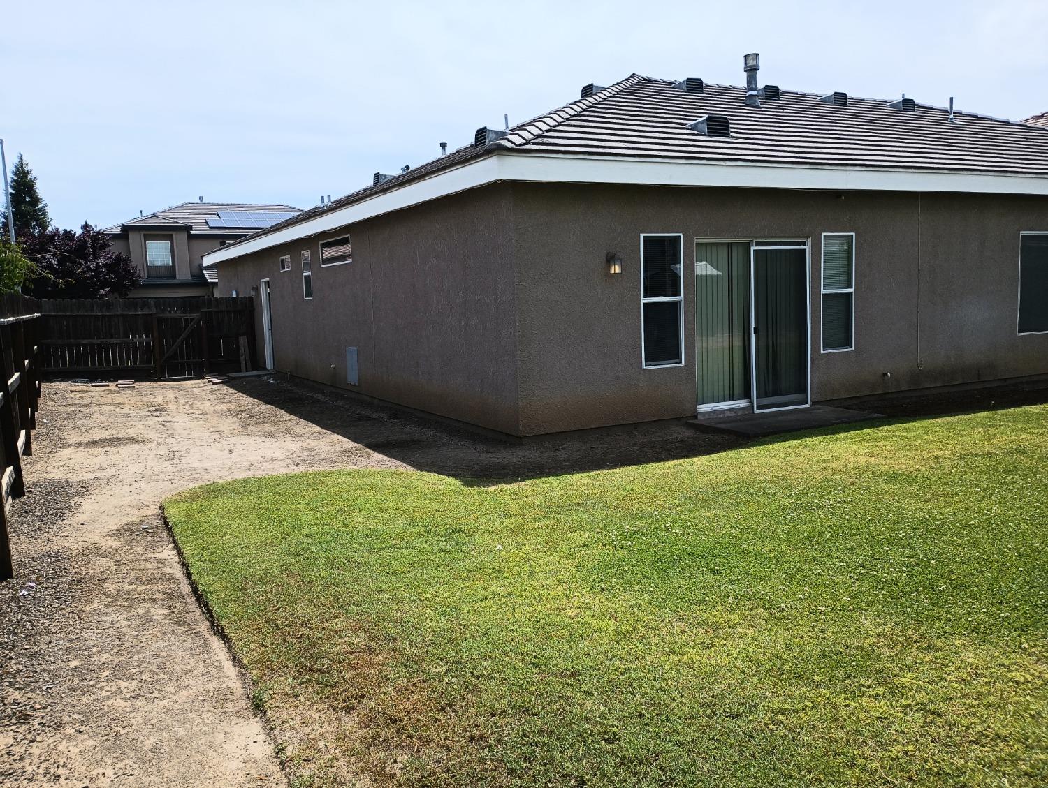 2979 Duncan Avenue Clovis, CA 93611 - Photo 24 of 27 a backyard of a house