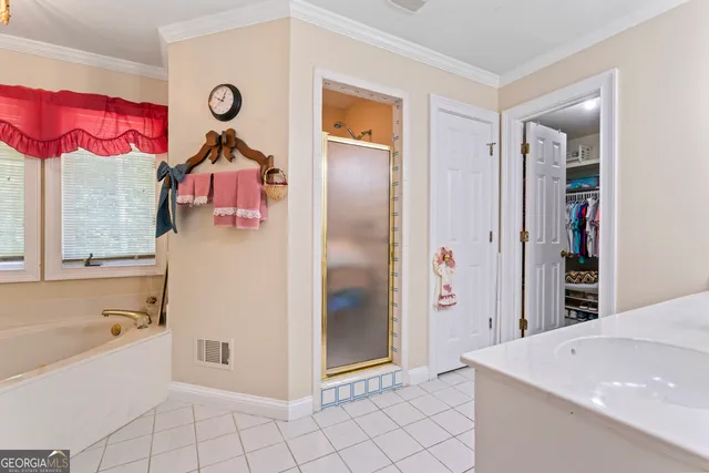 a very nice looking room with a ceiling fan