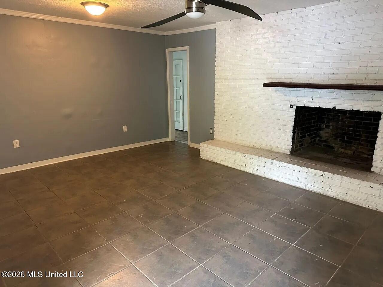 1603 Winchester Street Jackson, MS 39211 - Photo 3 of 7 Living room w fireplace
