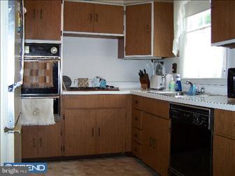 11904 Stevens Road Philadelphia, PA 19116 - Photo 4 of 6 Kitchen