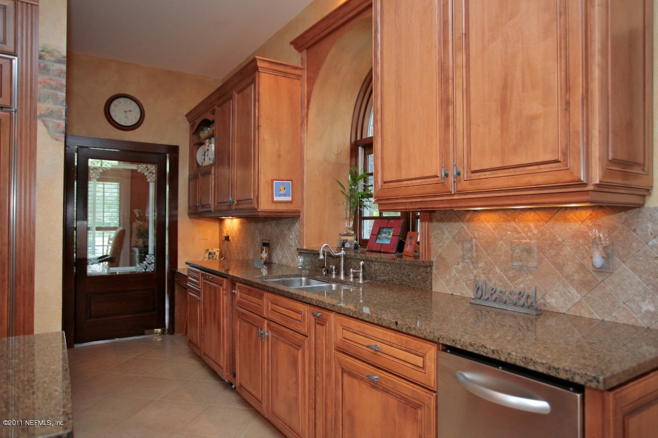 7533 Hollyridge Road Jacksonville, FL 32256 - Photo 17 of 26 Kitchen