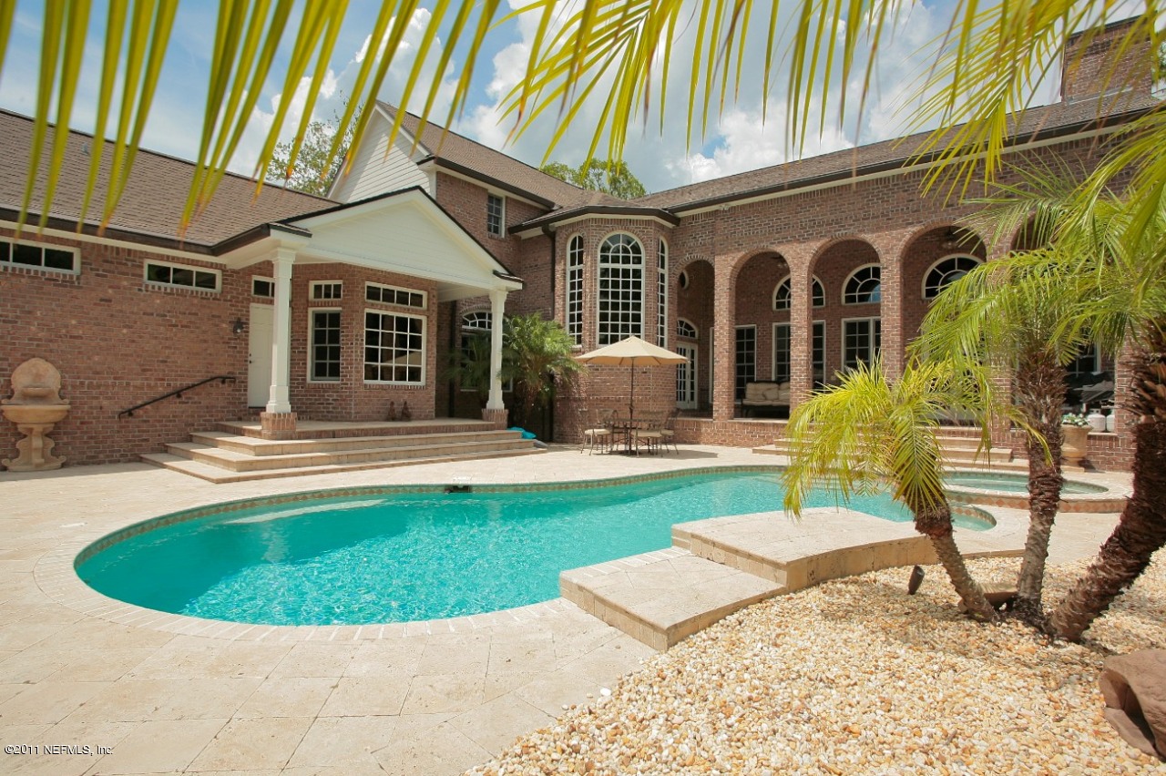 7533 Hollyridge Road Jacksonville, FL 32256 - Photo 5 of 26 Pool & terrace
