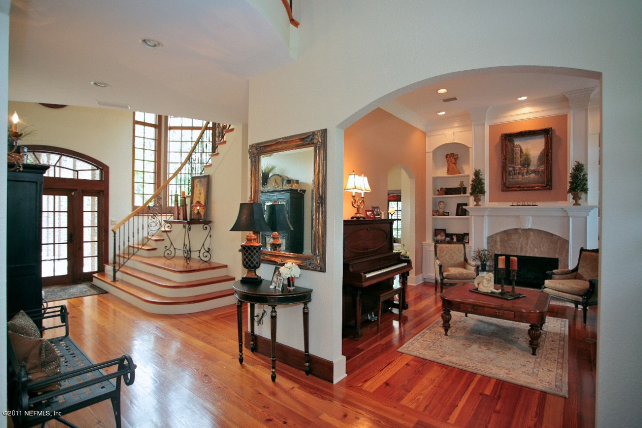 7533 Hollyridge Road Jacksonville, FL 32256 - Photo 9 of 26 Foyer