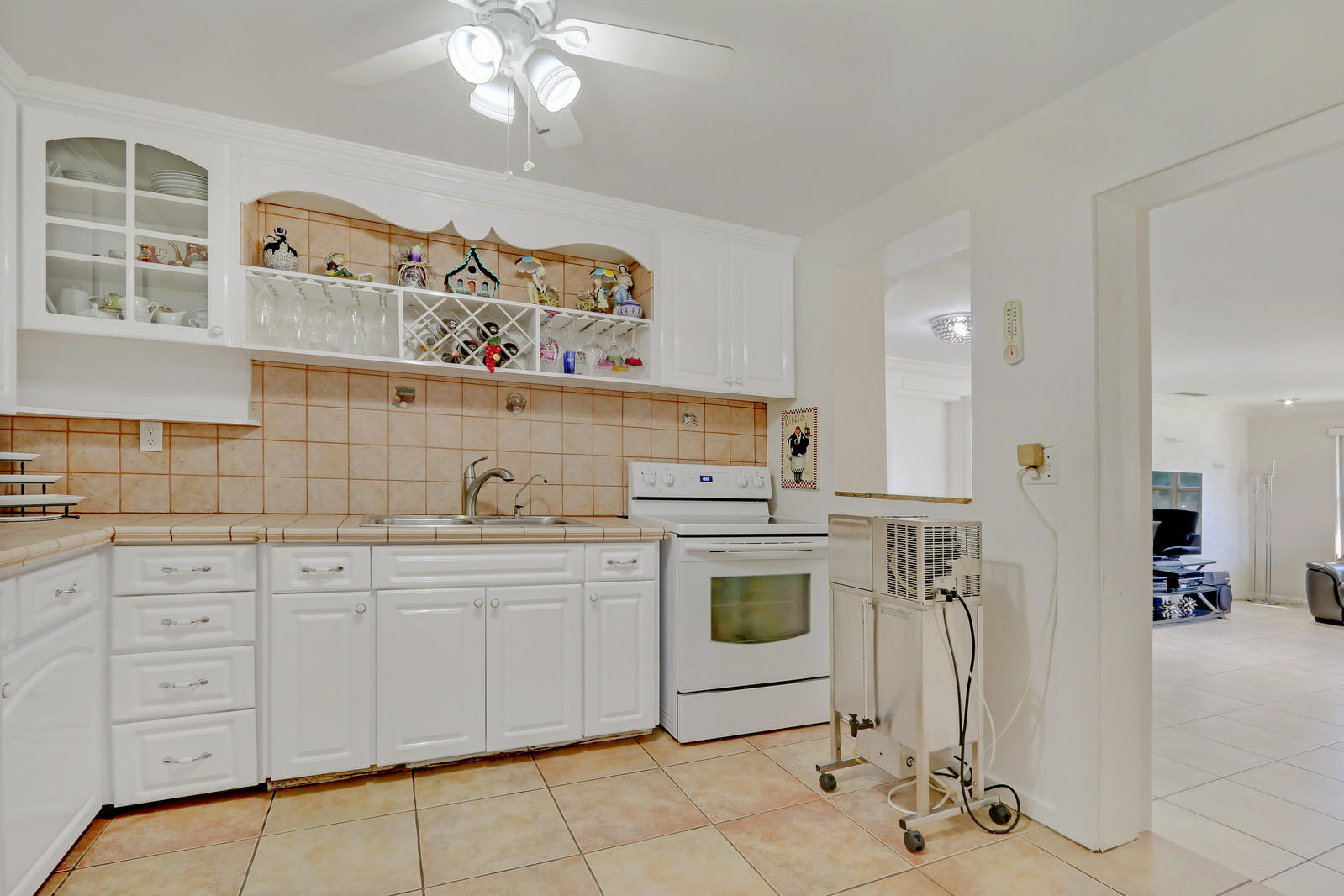 4212 Coconut Road Lake Worth, FL 33461 - Photo 7 of 20 Kitchen