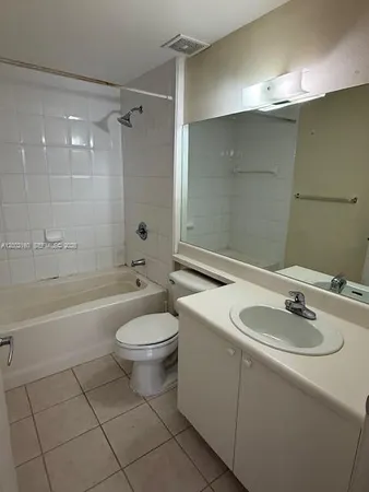 $2,150 | 8070 North Nob Hill Road, Unit 205, Tamarac, FL 33321