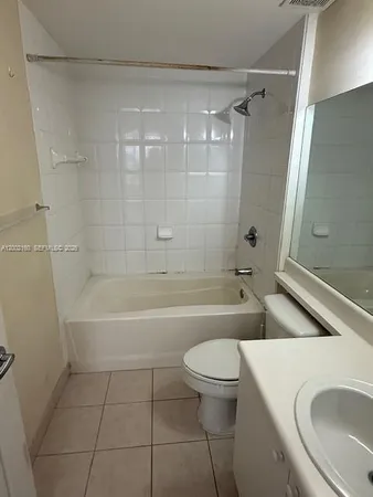 $2,150 | 8070 North Nob Hill Road, Unit 205, Tamarac, FL 33321