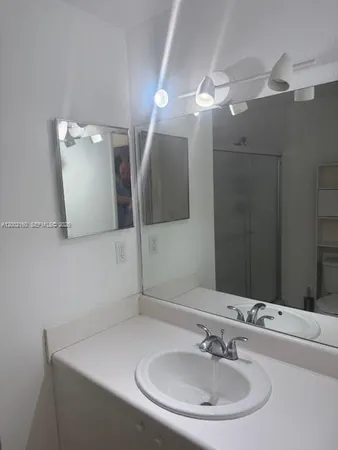 $2,150 | 8070 North Nob Hill Road, Unit 205, Tamarac, FL 33321