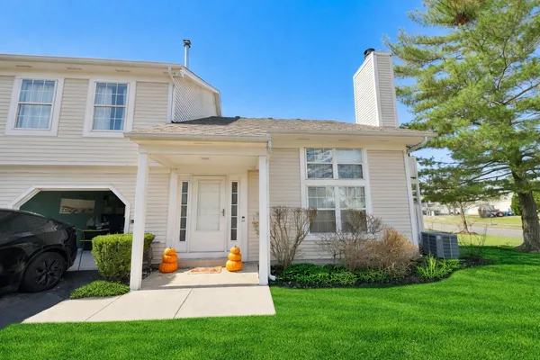 $298,000 | 232 Whitewood Drive, Streamwood, IL 60107