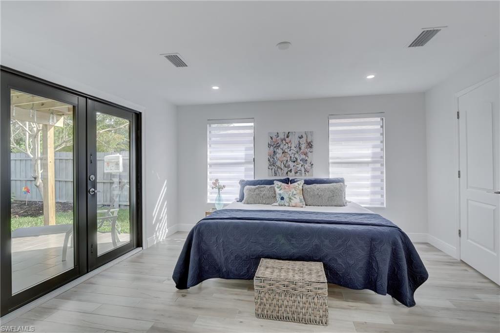 1286 Solana Road Naples, FL 34103 - Photo 12 of 25 Gallery Image 12