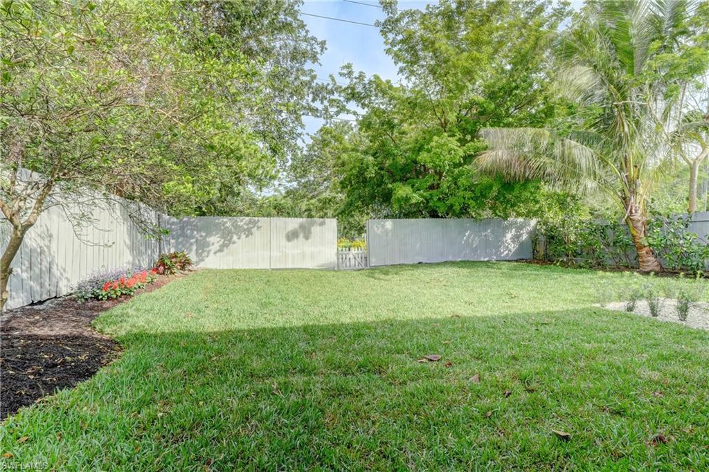 1286 Solana Road Naples, FL 34103 - Photo 19 of 25 Gallery Image 19