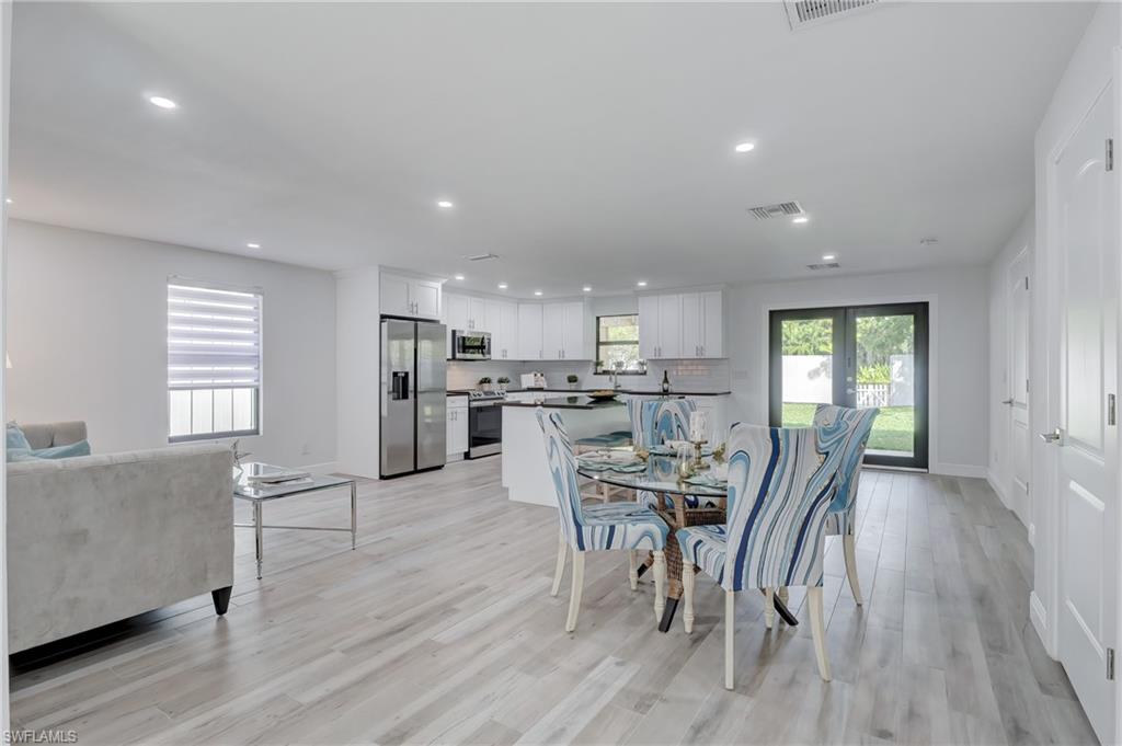 1286 Solana Road Naples, FL 34103 - Photo 3 of 25 Gallery Image 3
