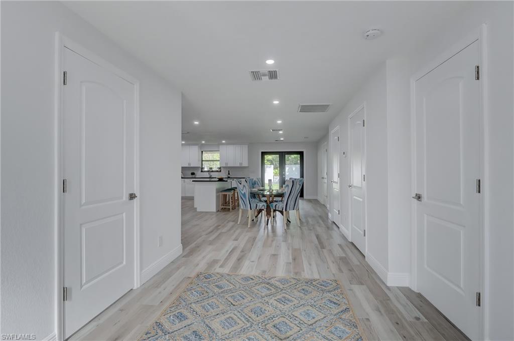 1286 Solana Road Naples, FL 34103 - Photo 5 of 25 Gallery Image 5