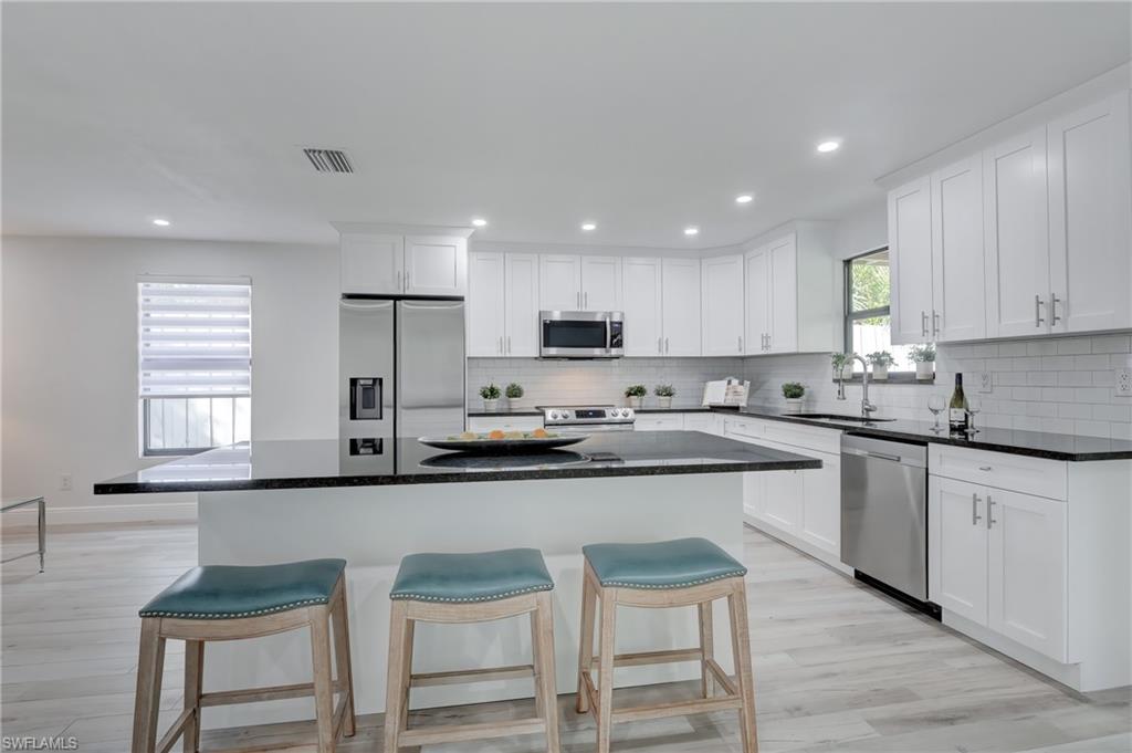 1286 Solana Road Naples, FL 34103 - Photo 7 of 25 Gallery Image 7