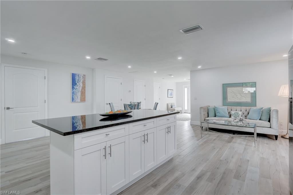 1286 Solana Road Naples, FL 34103 - Photo 8 of 25 Gallery Image 8
