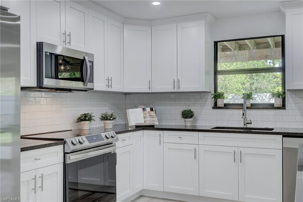 1286 Solana Road Naples, FL 34103 - Photo 9 of 25 Gallery Image 9