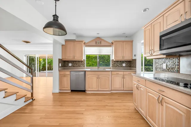 $1,430,000 | 2601 Northeast 37th Street, Fort Lauderdale, FL 33308