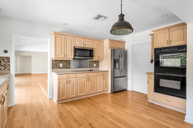 $1,430,000 | 2601 Northeast 37th Street, Fort Lauderdale, FL 33308