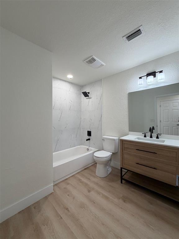 5342 Broken Pine Circle Orlando, FL 32818 - Photo 8 of 15 a bathroom with a bathtub sink mirror and toilet