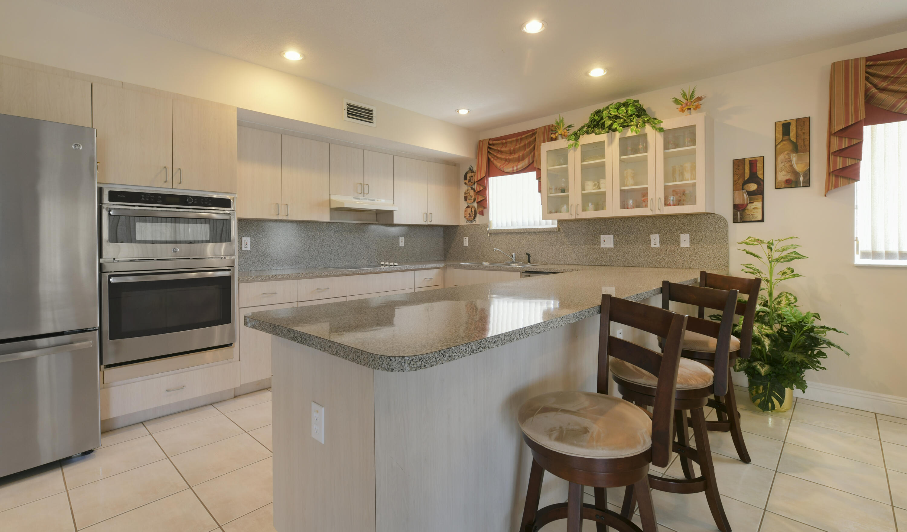 160 Bessie Road Tavernier, FL 33070 - Photo 13 of 44 Eat in Counter