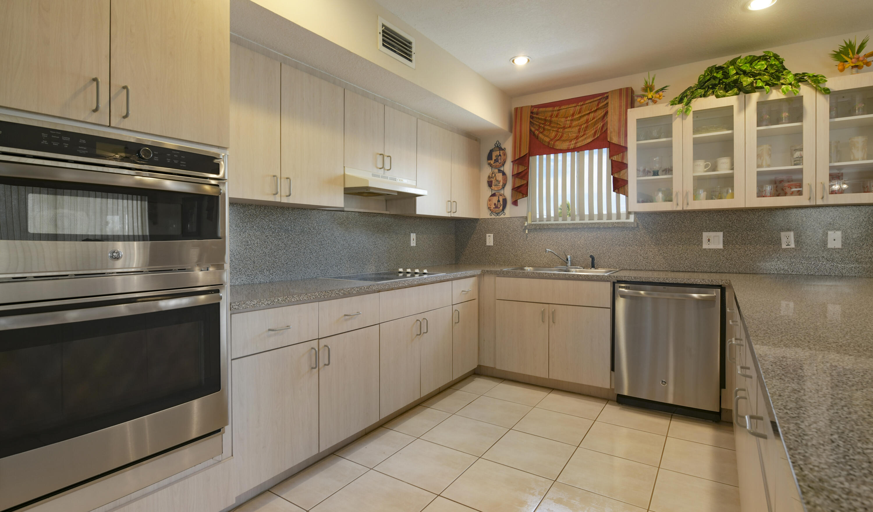 160 Bessie Road Tavernier, FL 33070 - Photo 14 of 44 Spacious Kitchen