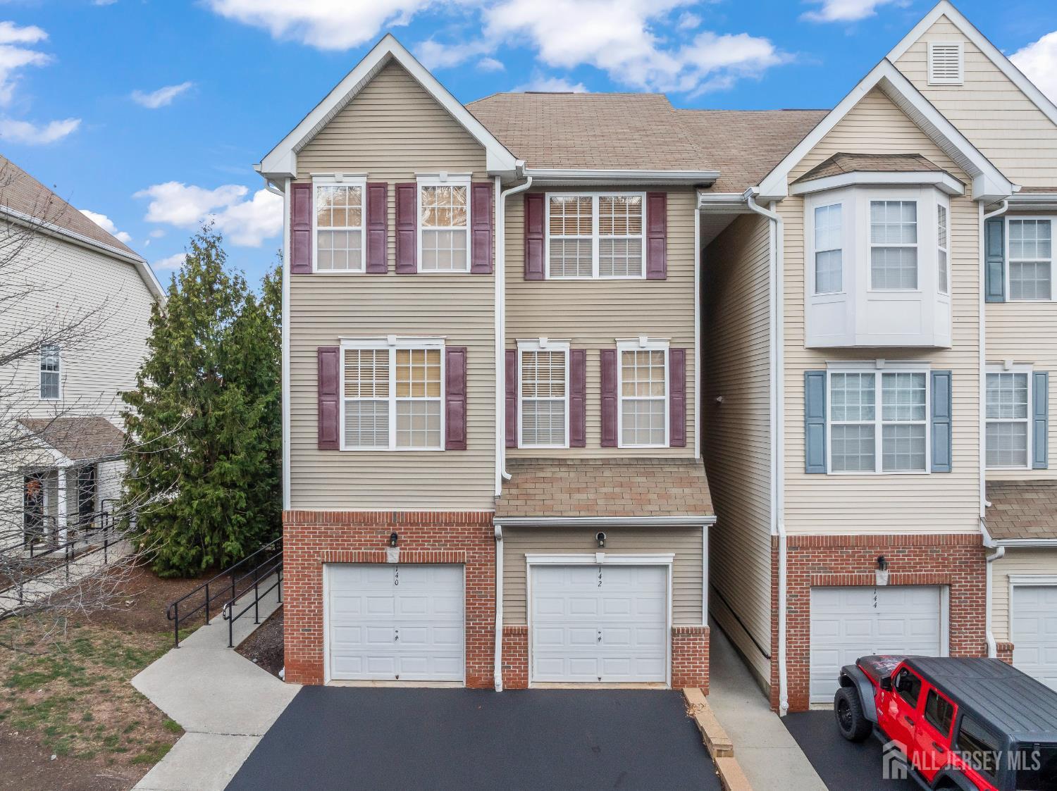 142 Conover Terrace Lebanon, NJ 08833 - Photo 2 of 33